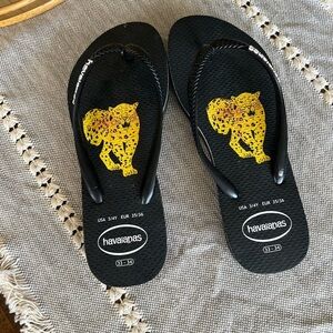 Havaianas Black Flip Flops, slim tiger thongs, size 3/4 youth, EUC, summer